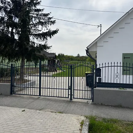 Makravoelgyi Haziko דירה